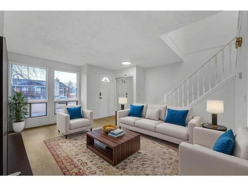 33 Templeton Bay Ne, Calgary, AB - Indoor Photo Showing Living Room