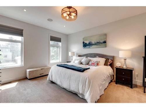 2033 45 Avenue Sw, Calgary, AB - Indoor Photo Showing Bedroom