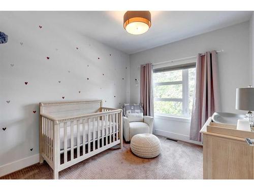 2033 45 Avenue Sw, Calgary, AB - Indoor Photo Showing Bedroom