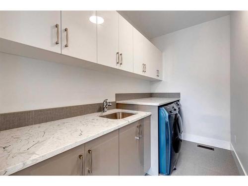 2033 45 Avenue Sw, Calgary, AB - Indoor Photo Showing Laundry Room