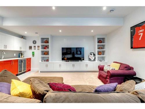 2033 45 Avenue Sw, Calgary, AB - Indoor Photo Showing Living Room