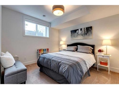 2033 45 Avenue Sw, Calgary, AB - Indoor Photo Showing Bedroom