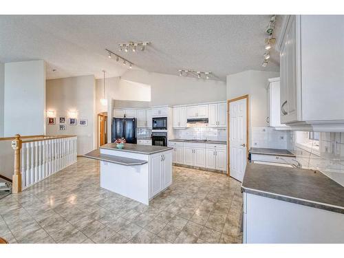 128 Coral Shores Cape Ne, Calgary, AB - Indoor Photo Showing Kitchen