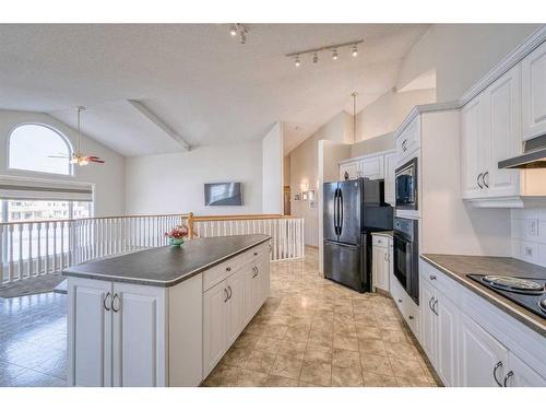 128 Coral Shores Cape Ne, Calgary, AB - Indoor Photo Showing Kitchen