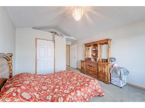 128 Coral Shores Cape Ne, Calgary, AB - Indoor Photo Showing Bedroom