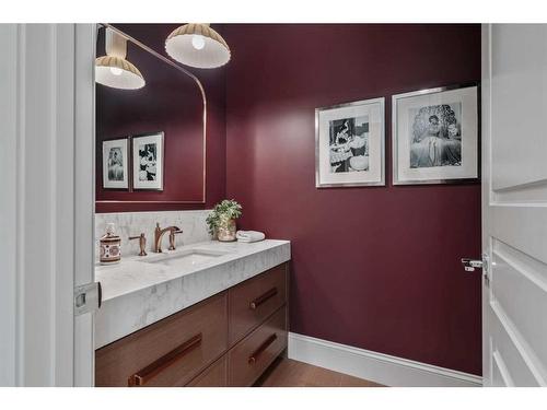 4318 4A Street Sw, Calgary, AB - Indoor Photo Showing Bathroom