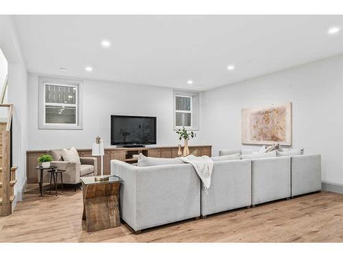 4318 4A Street Sw, Calgary, AB - Indoor Photo Showing Living Room