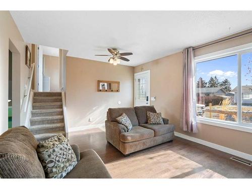 8 Penrith Place Se, Calgary, AB - Indoor Photo Showing Living Room