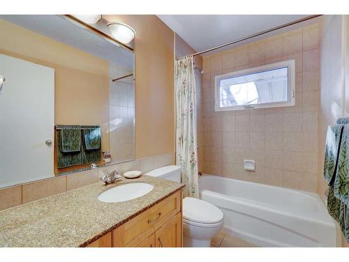 3039 Cochrane Road Nw, Calgary, AB - Indoor Photo Showing Bathroom