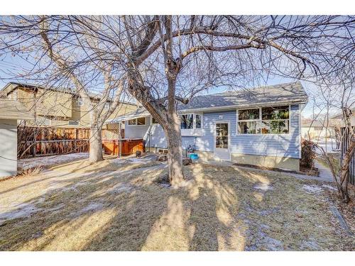 3039 Cochrane Road Nw, Calgary, AB - Outdoor