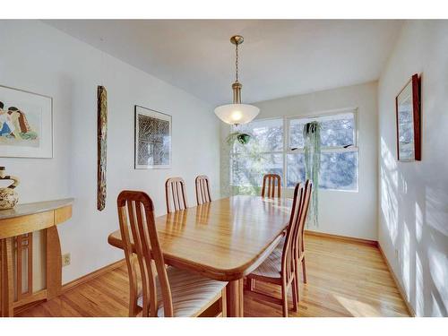 3039 Cochrane Road Nw, Calgary, AB - Indoor Photo Showing Dining Room