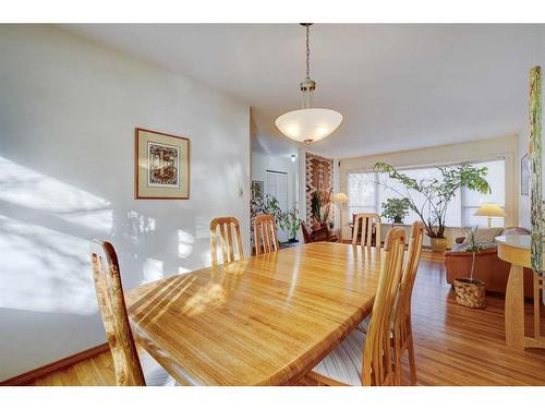 3039 Cochrane Road Nw, Calgary, AB - Indoor Photo Showing Dining Room