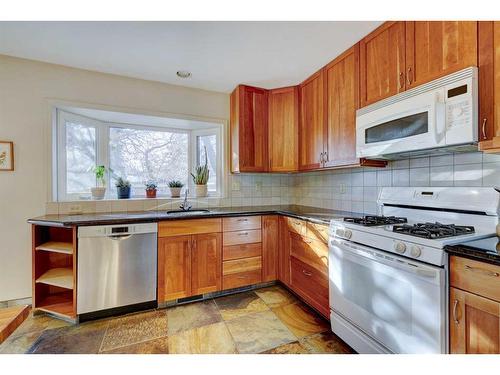 3039 Cochrane Road Nw, Calgary, AB - Indoor Photo Showing Kitchen