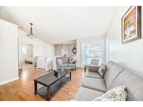 92 Citadel Drive Nw, Calgary, AB - Indoor Photo Showing Living Room