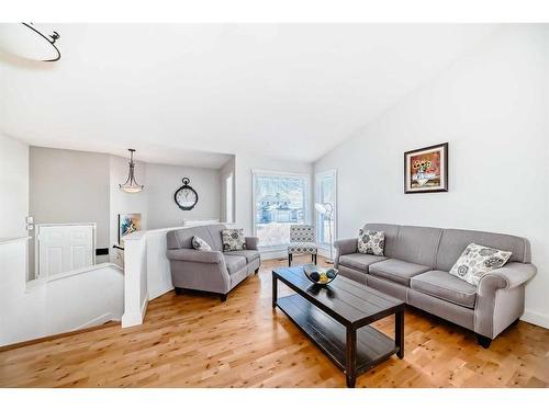 92 Citadel Drive Nw, Calgary, AB - Indoor Photo Showing Living Room