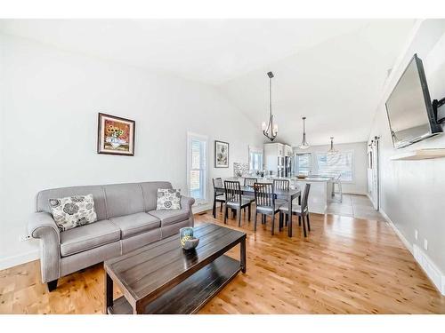 92 Citadel Drive Nw, Calgary, AB - Indoor Photo Showing Living Room