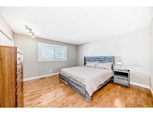 92 Citadel Drive Nw, Calgary, AB - Indoor Photo Showing Bedroom