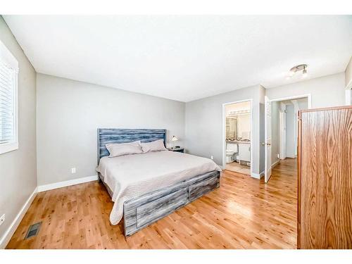 92 Citadel Drive Nw, Calgary, AB - Indoor Photo Showing Bedroom