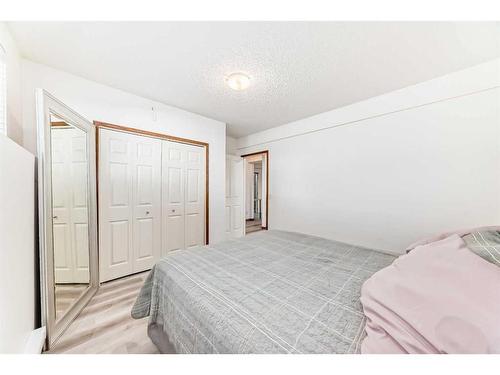 92 Citadel Drive Nw, Calgary, AB - Indoor Photo Showing Bedroom