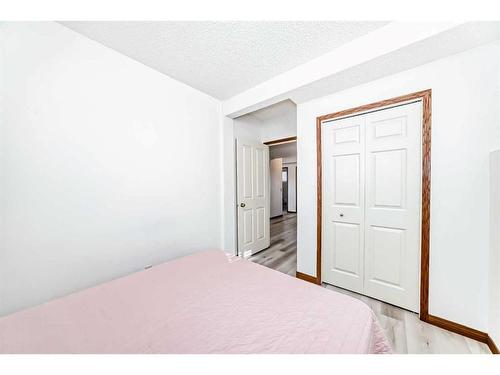 92 Citadel Drive Nw, Calgary, AB - Indoor Photo Showing Bedroom