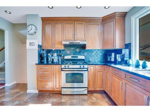 1031 Cannock Place Sw, Calgary, AB - Indoor Photo Showing Kitchen