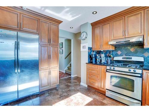 1031 Cannock Place Sw, Calgary, AB - Indoor Photo Showing Kitchen