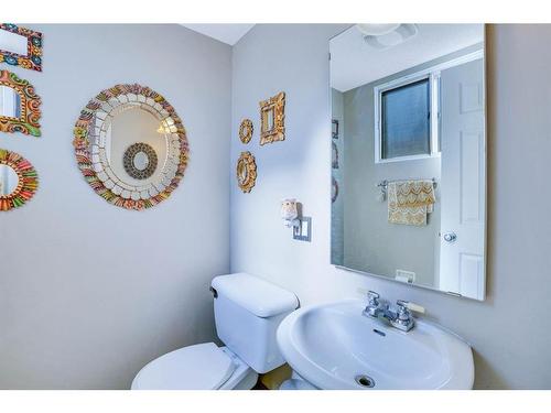 1031 Cannock Place Sw, Calgary, AB - Indoor Photo Showing Bathroom