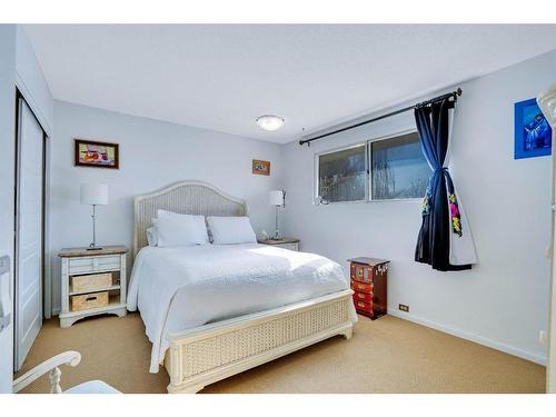 1031 Cannock Place Sw, Calgary, AB - Indoor Photo Showing Bedroom