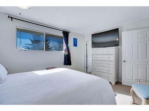 1031 Cannock Place Sw, Calgary, AB - Indoor Photo Showing Bedroom