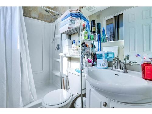 1031 Cannock Place Sw, Calgary, AB - Indoor Photo Showing Bathroom