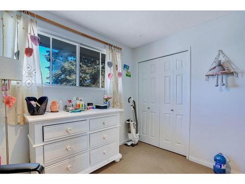 1031 Cannock Place Sw, Calgary, AB - Indoor Photo Showing Bedroom