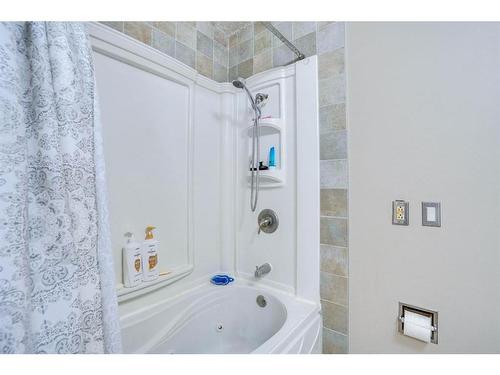 1031 Cannock Place Sw, Calgary, AB - Indoor Photo Showing Bathroom