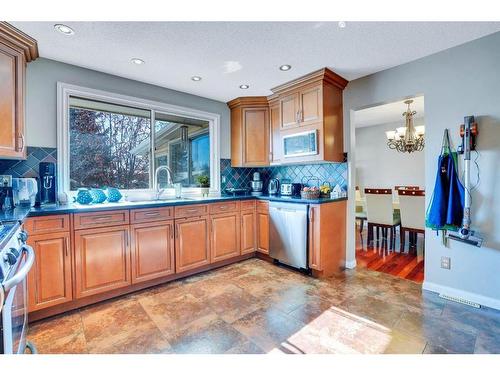 1031 Cannock Place Sw, Calgary, AB - Indoor Photo Showing Kitchen