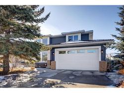 126 Douglas Woods Hill SE Calgary, AB T2Z 2G6