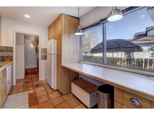 2418 Westmount Road Nw, Calgary, AB - Indoor Photo Showing Kitchen