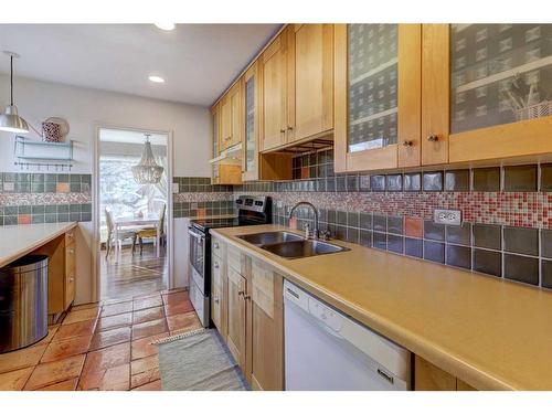 2418 Westmount Road Nw, Calgary, AB - Indoor Photo Showing Kitchen With Double Sink