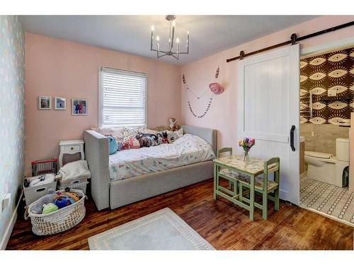 2418 Westmount Road Nw, Calgary, AB - Indoor Photo Showing Bedroom