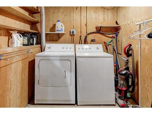 2418 Westmount Road Nw, Calgary, AB - Indoor Photo Showing Laundry Room