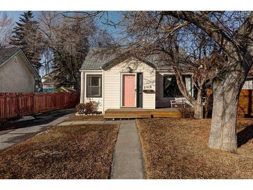 2418 Westmount Road Nw, Calgary, AB - Outdoor