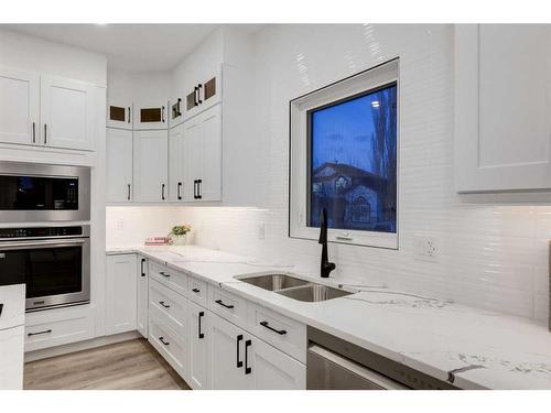 646 Diamond Court Se, Calgary, AB - Indoor Photo Showing Kitchen With Double Sink With Upgraded Kitchen