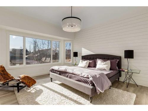 646 Diamond Court Se, Calgary, AB - Indoor Photo Showing Bedroom