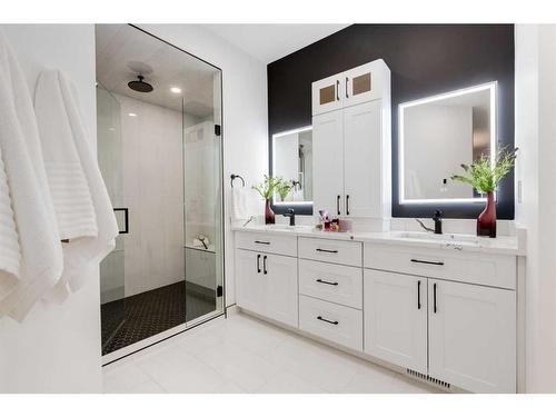 646 Diamond Court Se, Calgary, AB - Indoor Photo Showing Bathroom