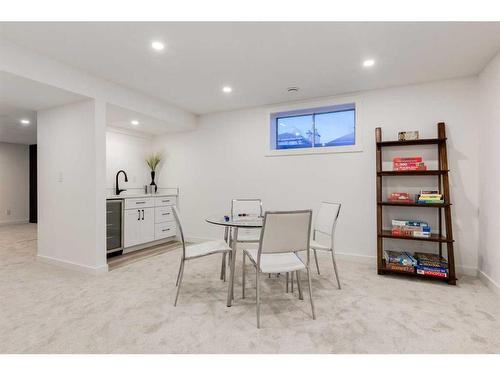 646 Diamond Court Se, Calgary, AB - Indoor