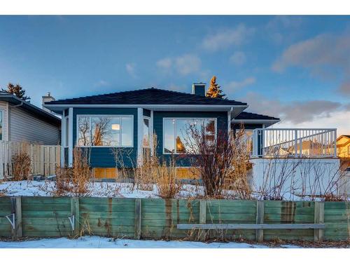 646 Diamond Court Se, Calgary, AB - Outdoor