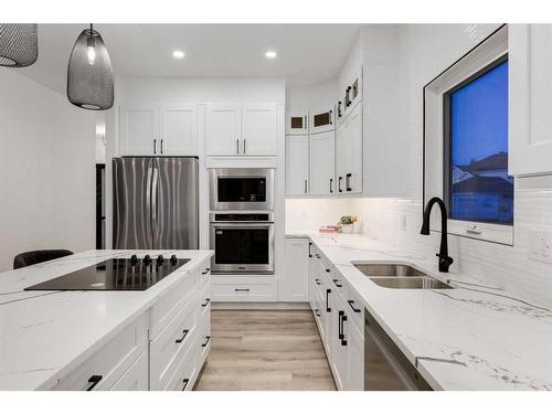 646 Diamond Court Se, Calgary, AB - Indoor Photo Showing Kitchen With Double Sink With Upgraded Kitchen