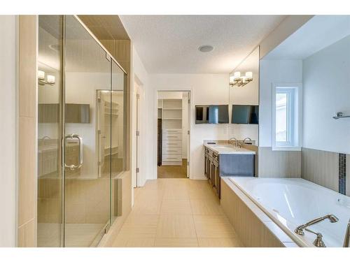 44 West Coach Road Sw, Calgary, AB - Indoor Photo Showing Bathroom