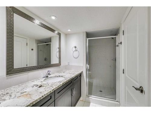 44 West Coach Road Sw, Calgary, AB - Indoor Photo Showing Bathroom