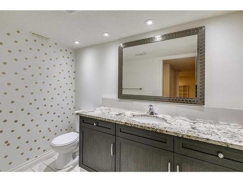 44 West Coach Road Sw, Calgary, AB - Indoor Photo Showing Bathroom