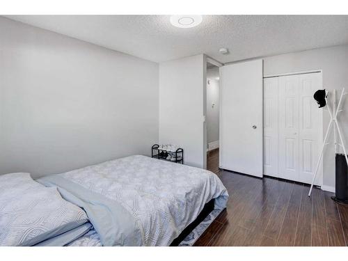 4216 Dalhousie Drive Nw, Calgary, AB - Indoor Photo Showing Bedroom