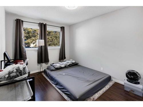 4216 Dalhousie Drive Nw, Calgary, AB - Indoor Photo Showing Bedroom